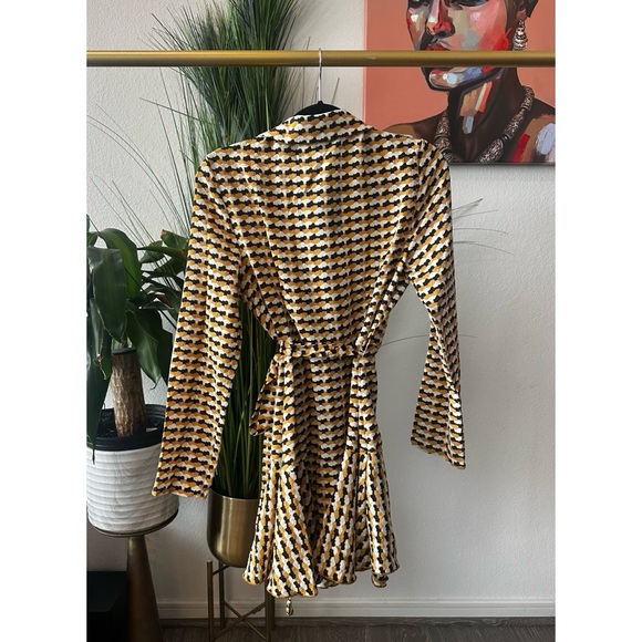 Cider Allover Print V-Neck Mini Dress - Size Large - Picture 5 of 14